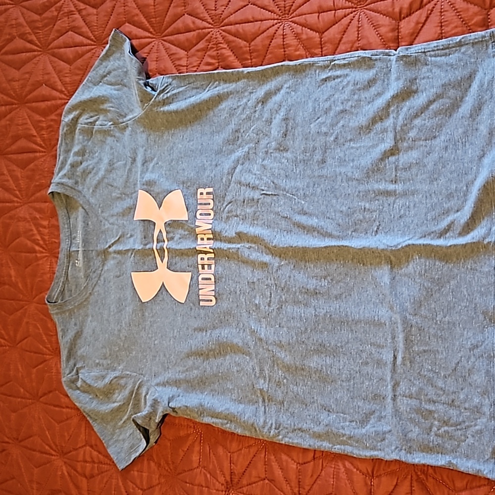 Under Armour t shirt sz. L loose fit womans